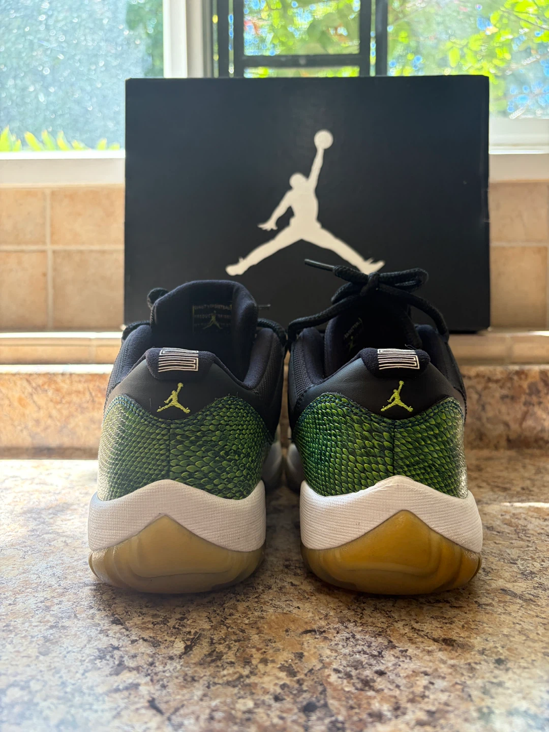 Air Jordan 11 Retro Low Green Snakeskin - photo 2