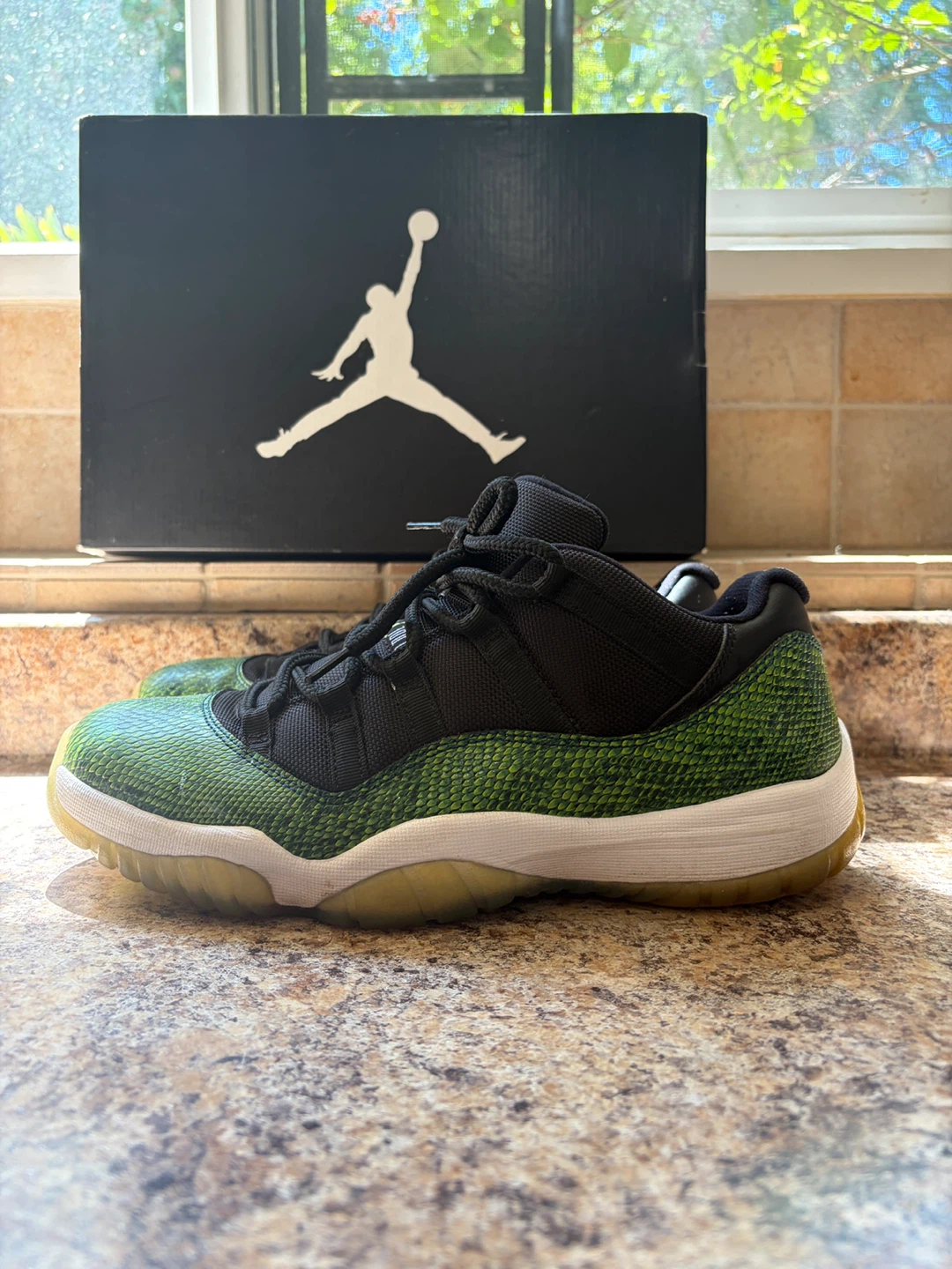 Air Jordan 11 Retro Low Green Snakeskin - photo 3
