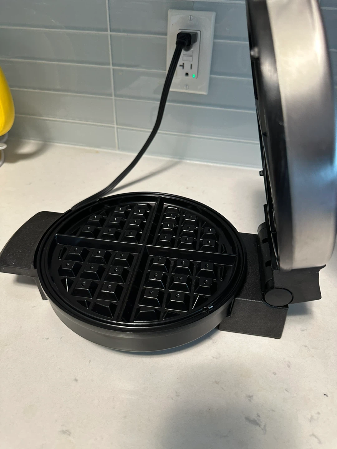 BLACK+DECKER Non-Stick Waffle Maker - photo 2