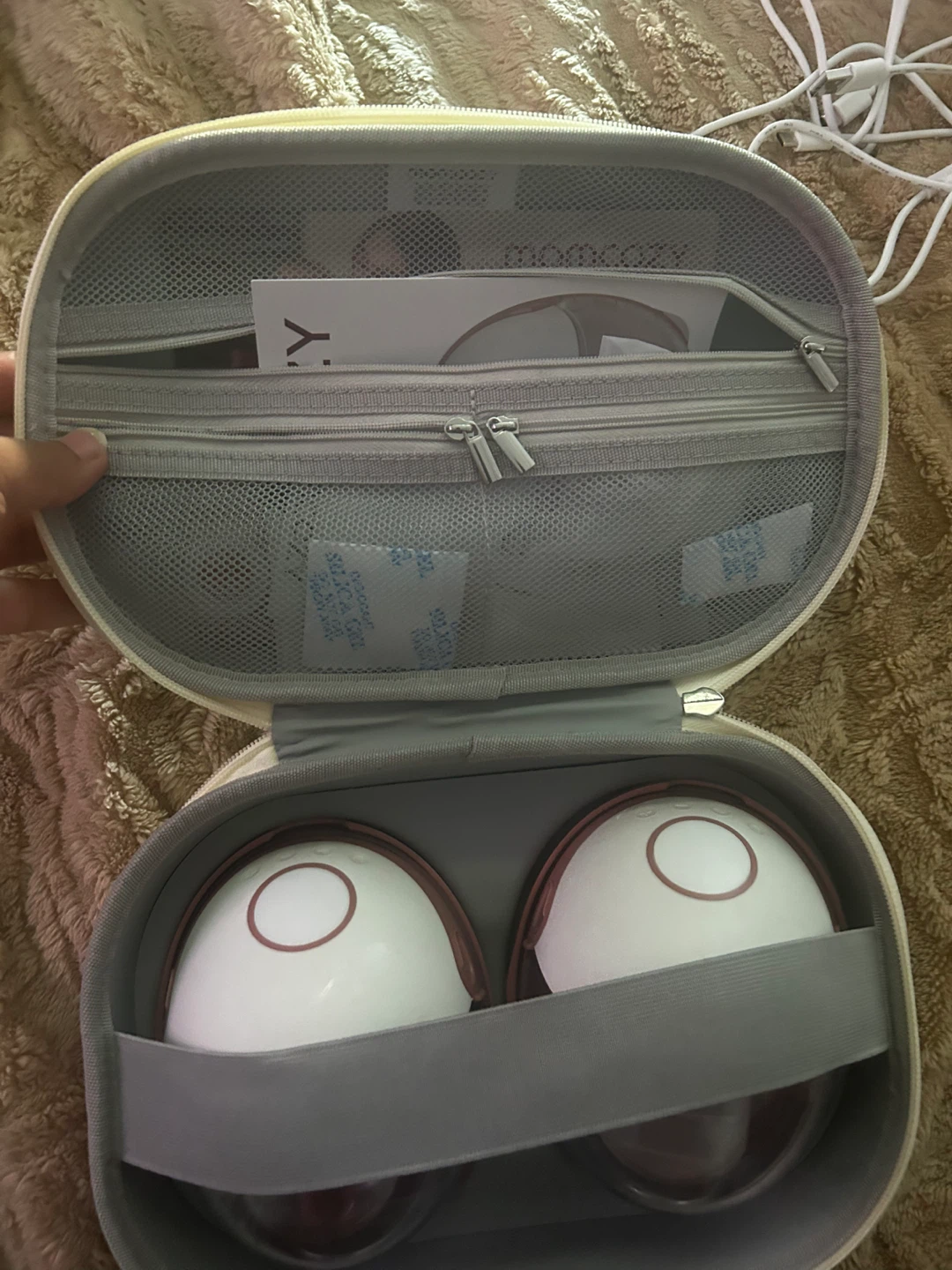 Momcozy Wearable Breast Pumps with Case - photo 3