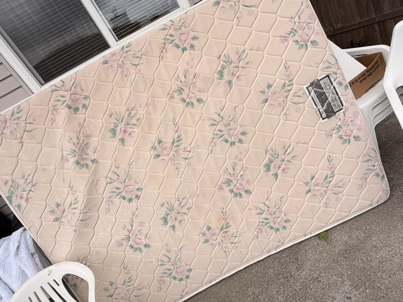 queen mattress - free