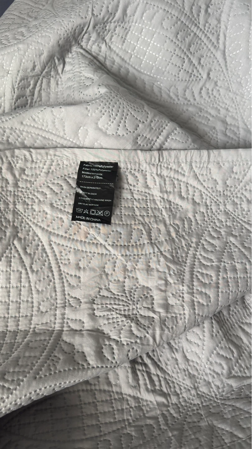 Light Grey Quilt - 68" x 86" Perfect for Twin or Full Bed - photo 2