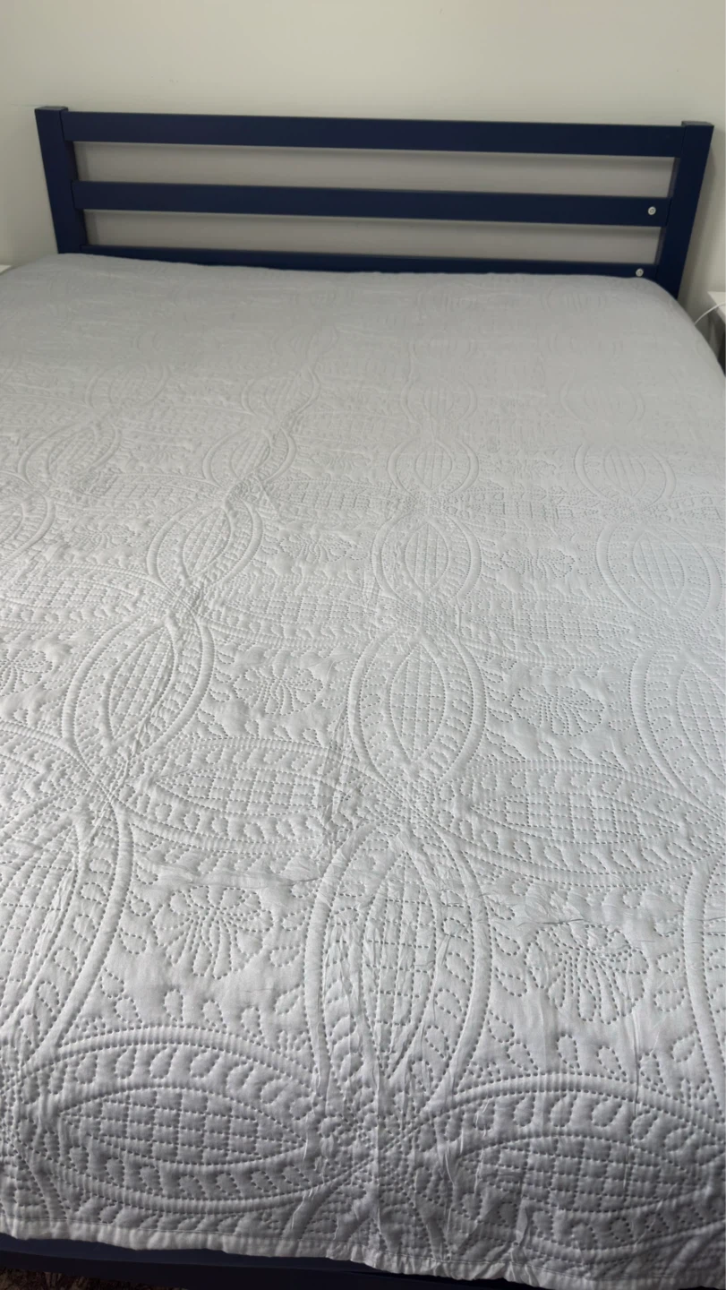 Light Grey Quilt - 68" x 86" Perfect for Twin or Full Bed - photo 3