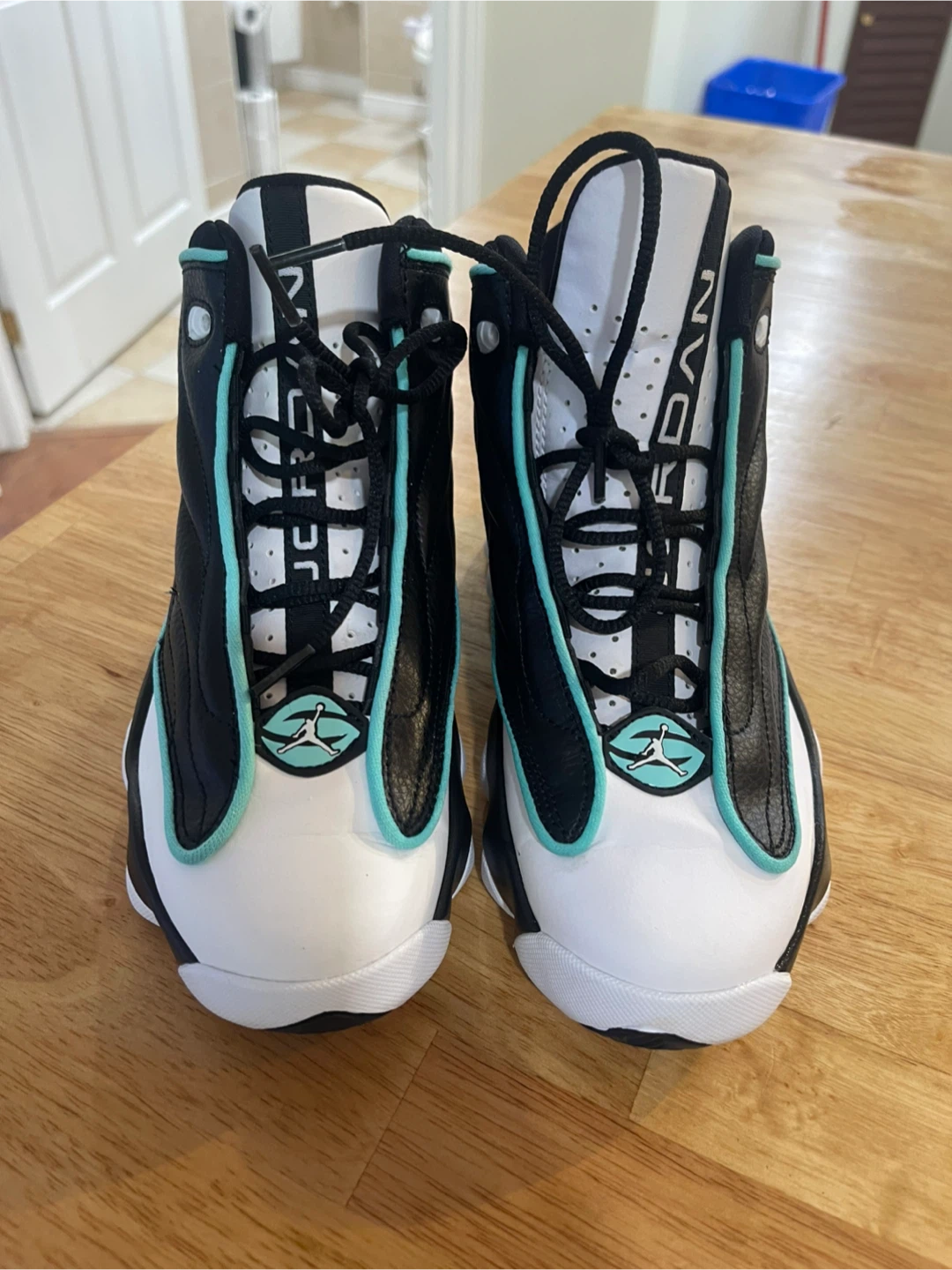 Jordan Pro Strong woman’s size 7 men’s 5.5 mint condition