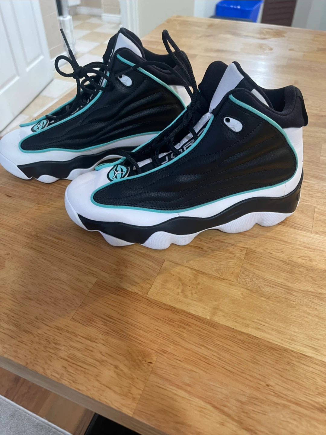 Jordan Pro Strong woman’s size 7 men’s 5.5 mint condition - photo 3