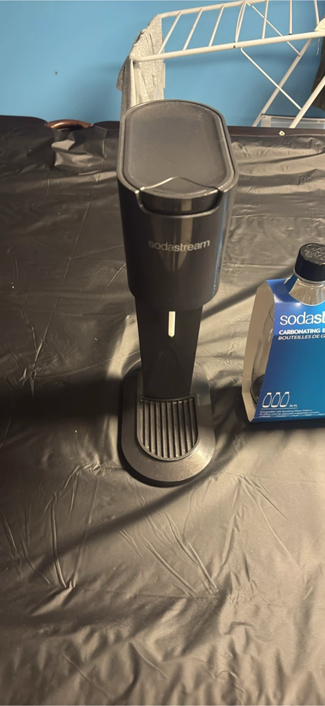 SodaStream Sparkling Water Maker with 3 Carbonating Bottles - photo 2