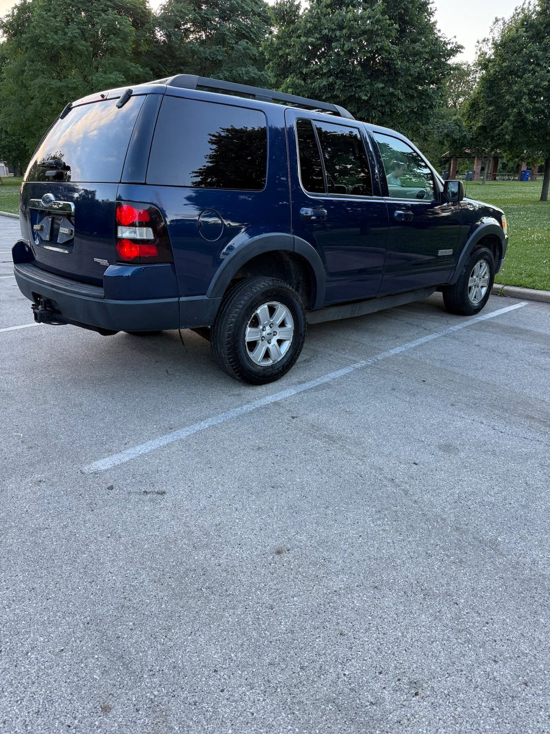 07 Blue Ford Explorer SUV - photo 3