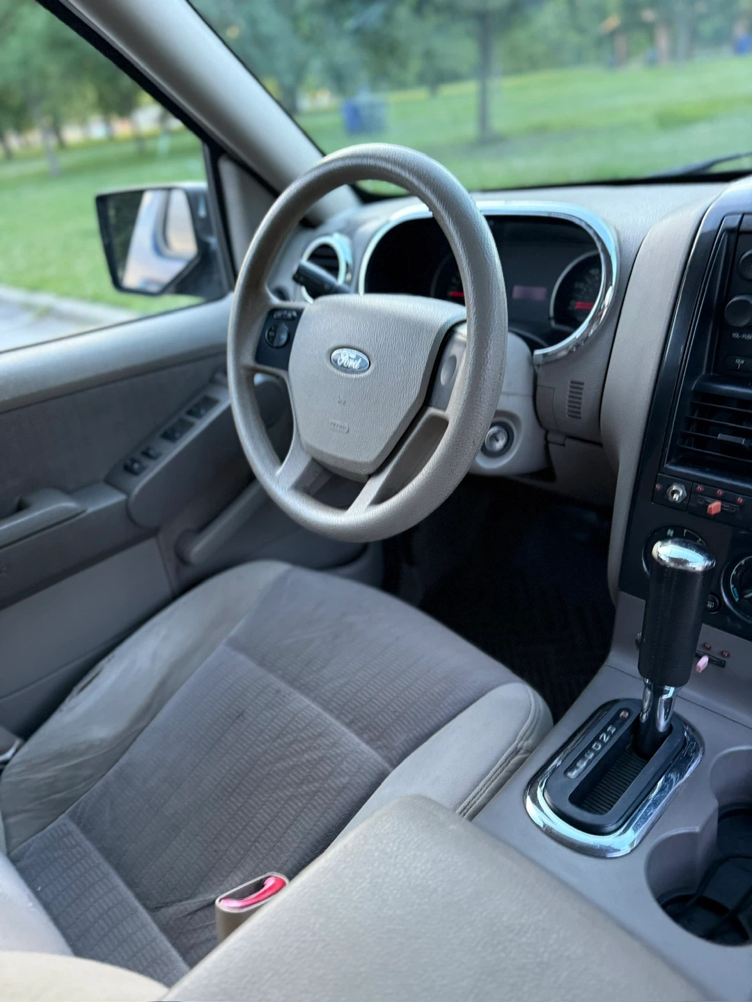 07 Blue Ford Explorer SUV - photo 5