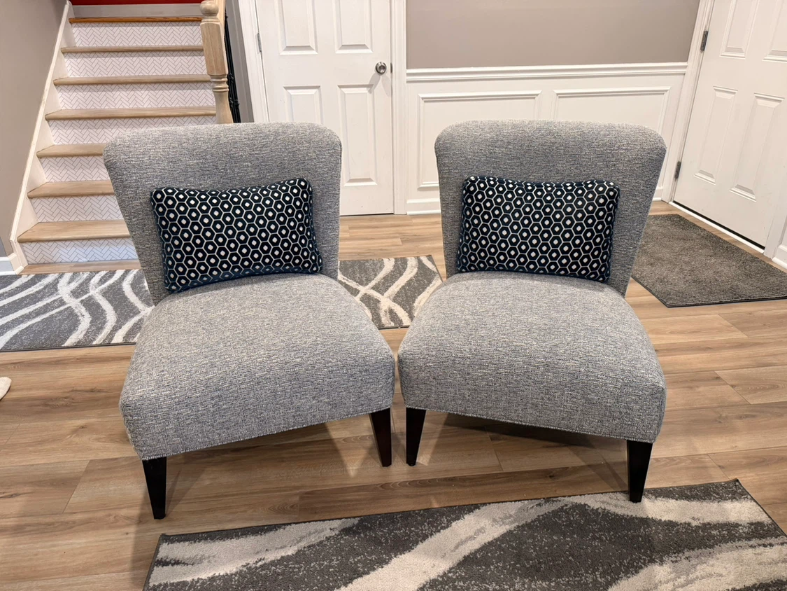 Set of 2 armless chairs