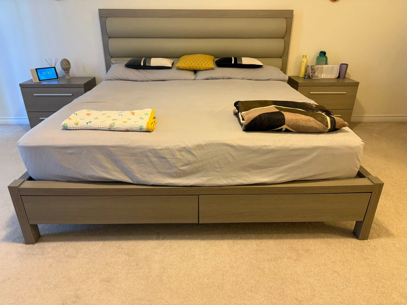 Moving sale — gorgeous Leon’s bedroom set + console table 🏡 - photo 2