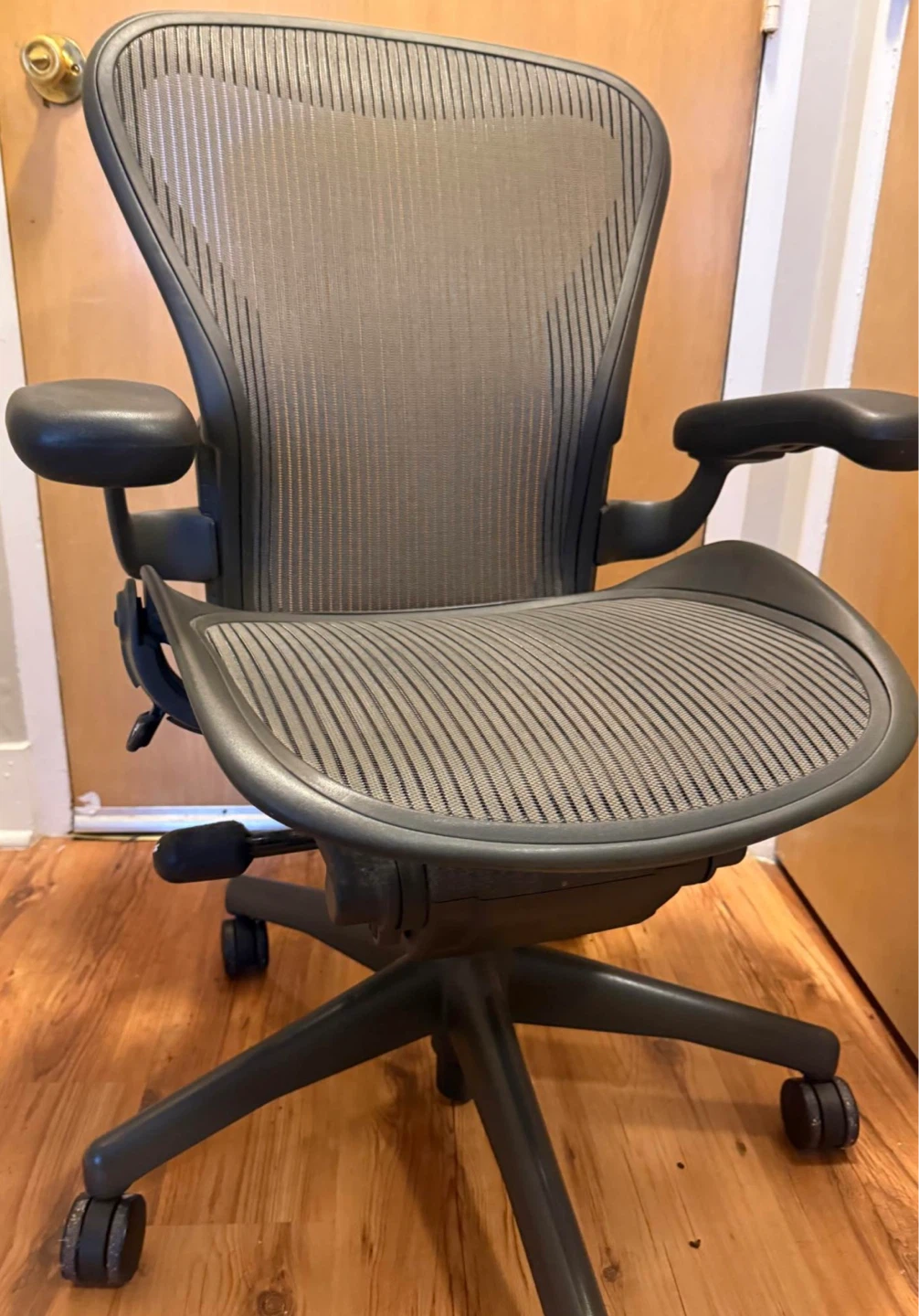 Herman Miller Aeron Chair - photo 2