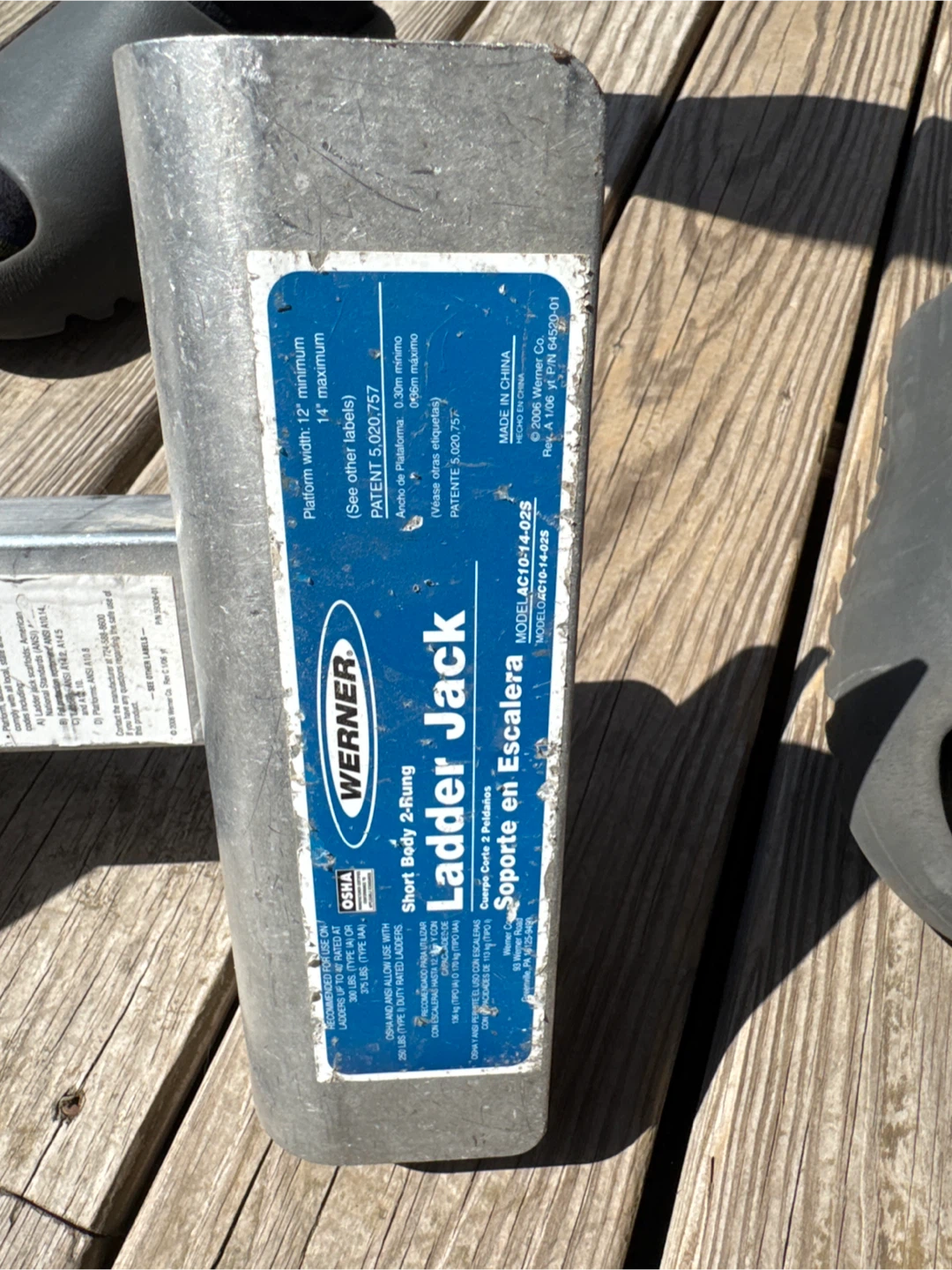 Three Werner Short Body 2-Rung Ladder Jack