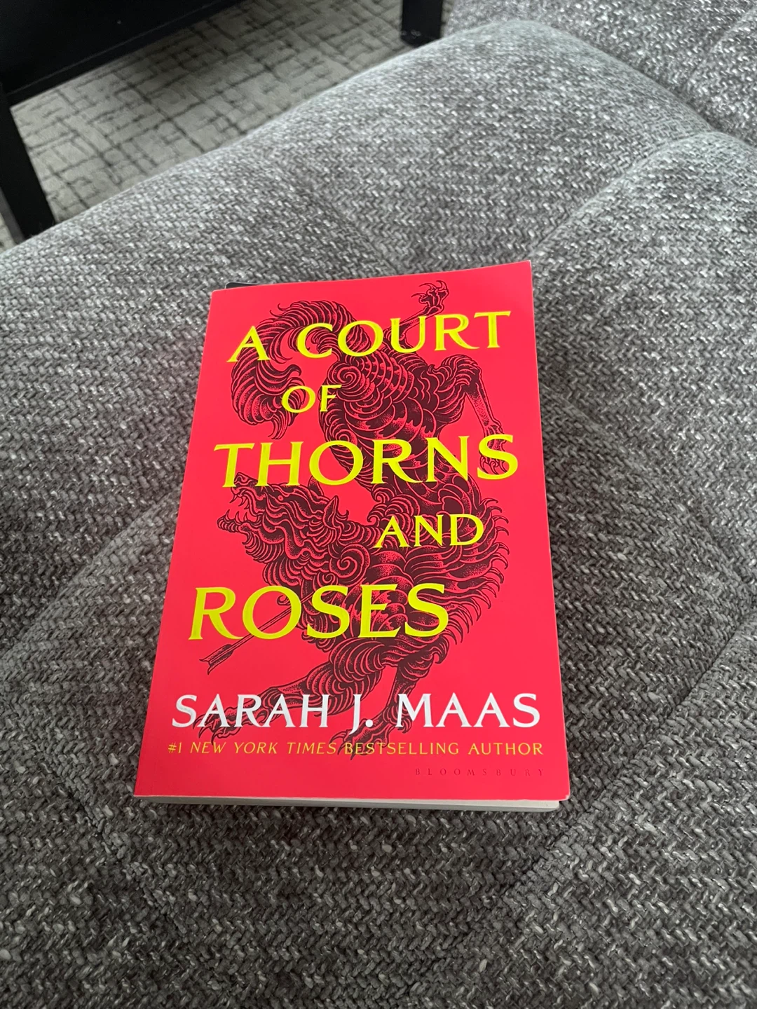 A Court of Thorns and Roses by Sarah J. Maas - Paperback