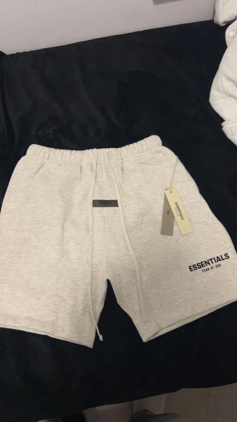 Light oat Essentials shorts