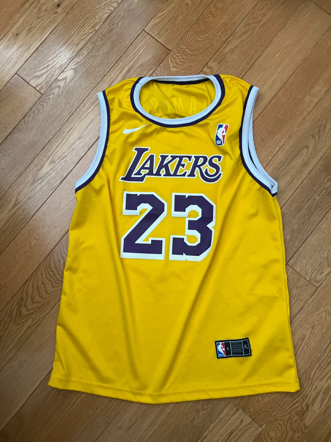 Nike Los Angeles Lakers LeBron James #23 Jersey