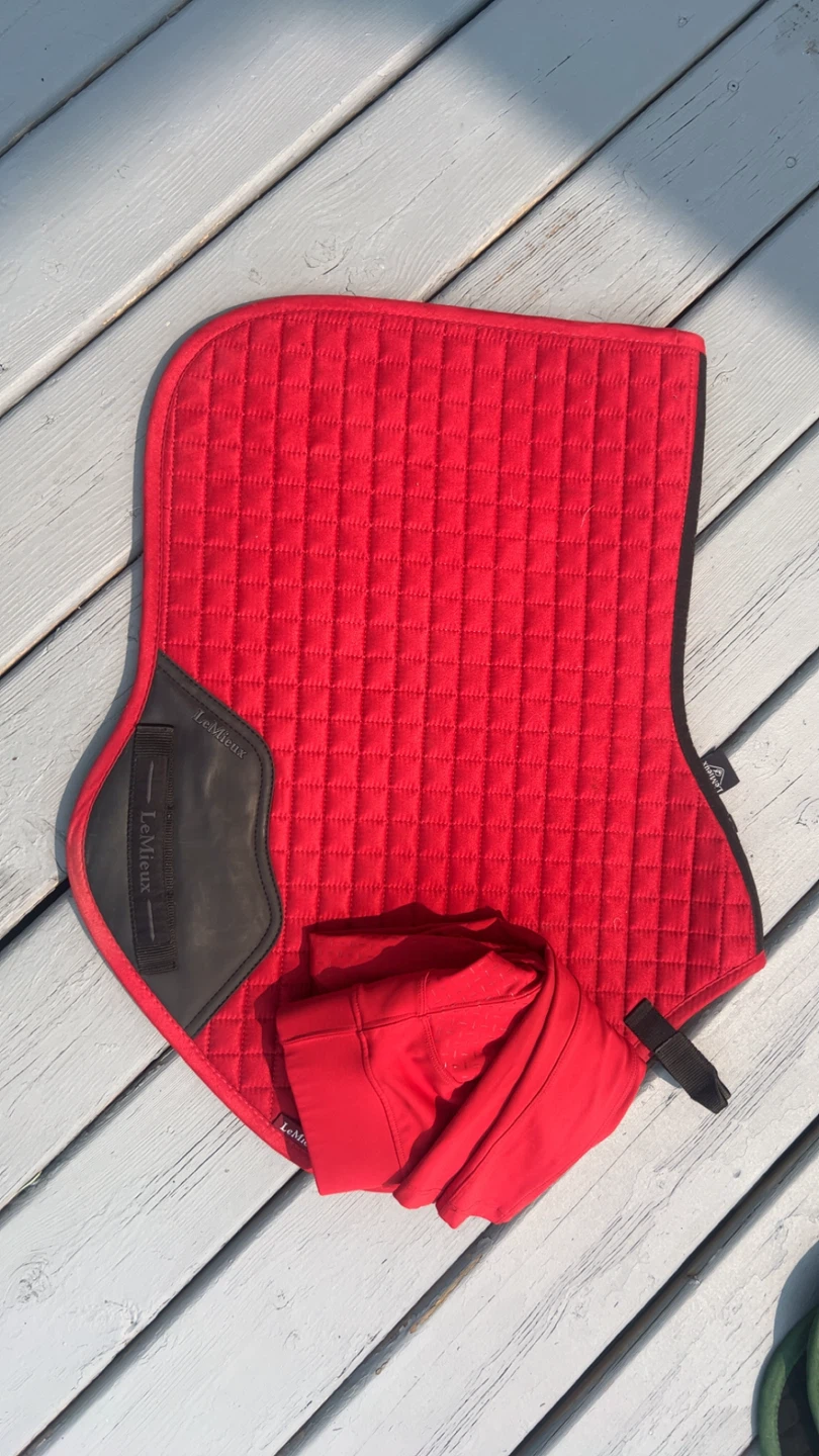 LeMieux Red Riding Tights & Saddle Pad Set - photo 3