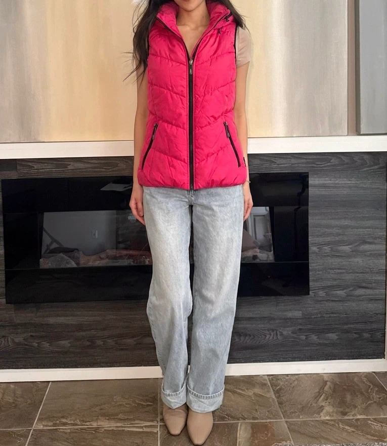 Bench hot pink puffer quilted vest. Front pockets Hideaway hood - photo 3
