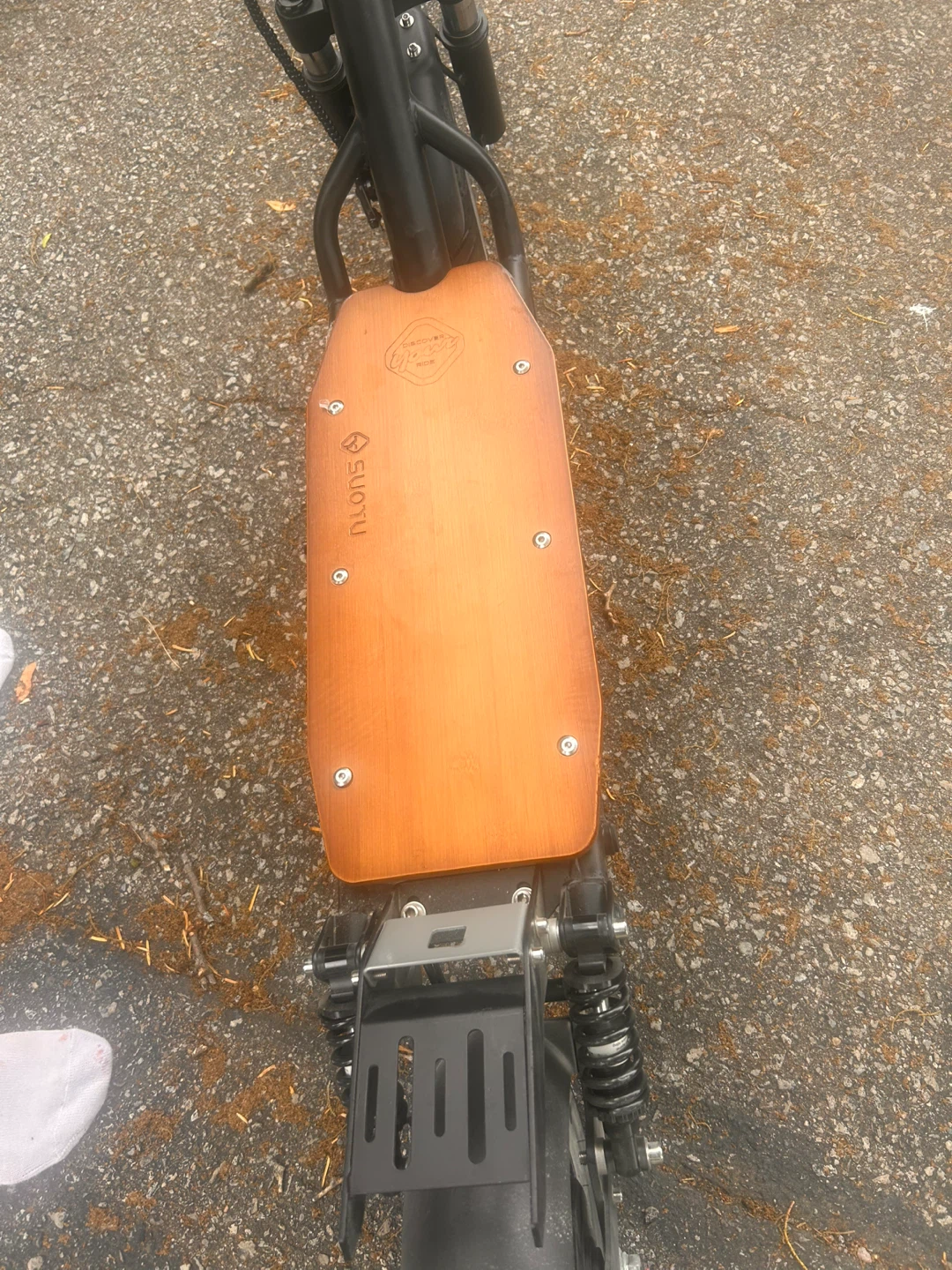 E scooter (Negotional price) comes with charger aswell