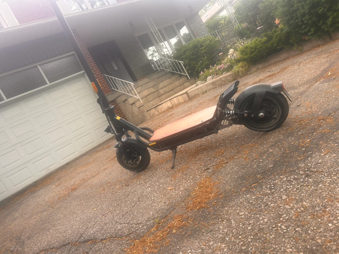 E scooter (Negotional price) comes with charger aswell - photo 3