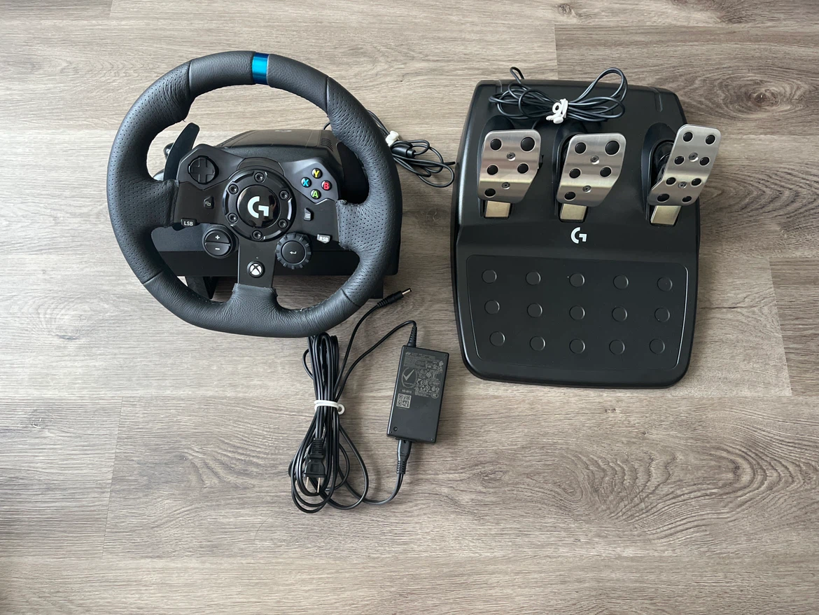 Logitech G923 Racing Wheel and Pedals