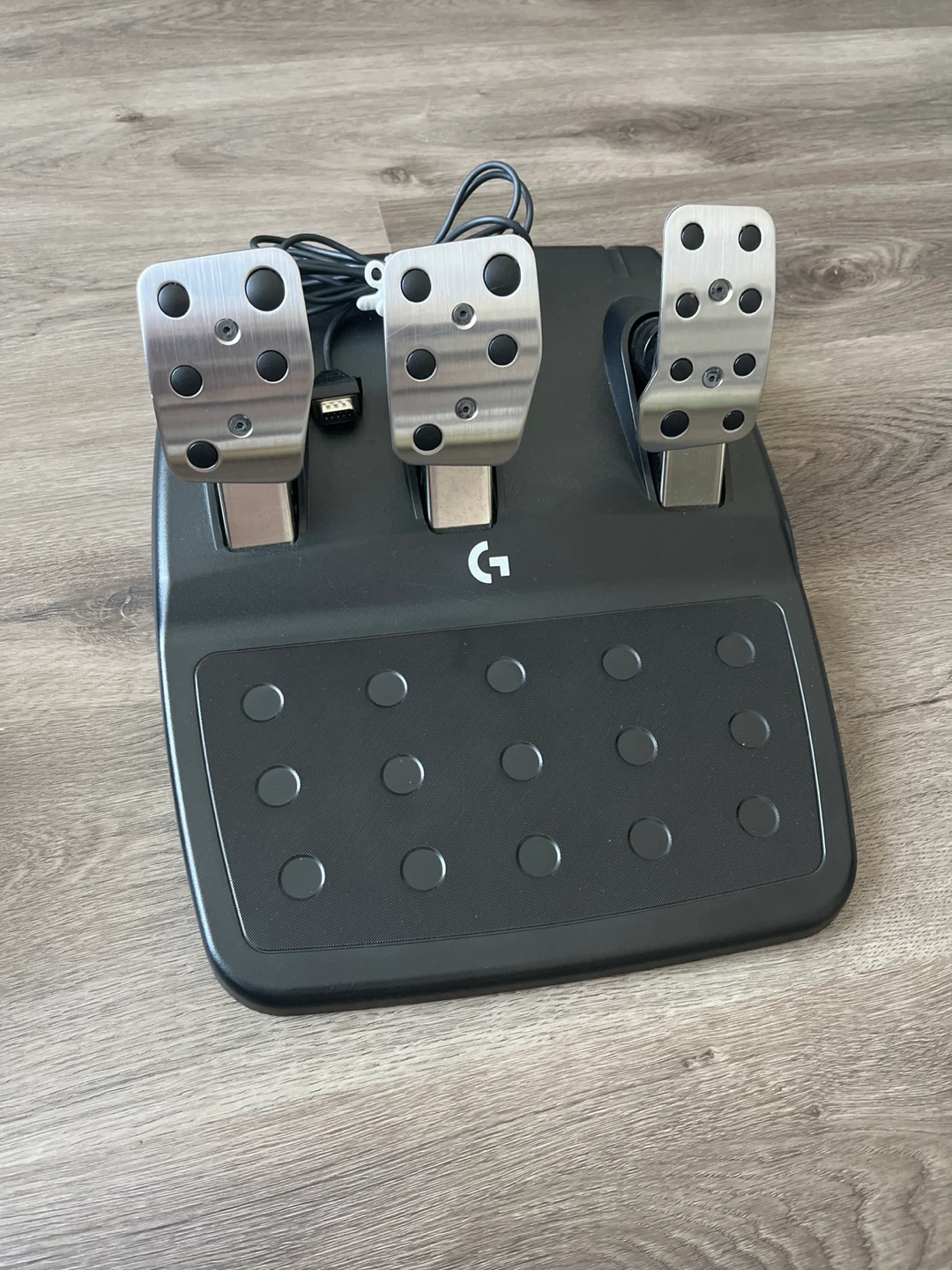 Logitech G923 Racing Wheel and Pedals - photo 3