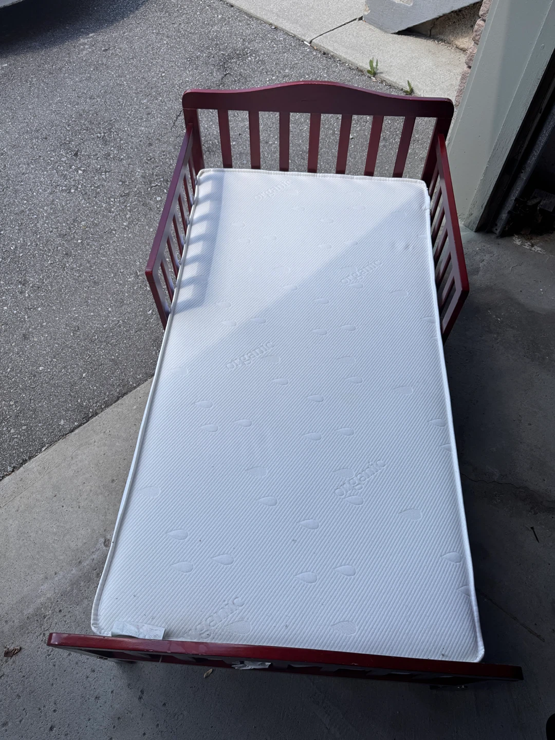 Red Toddler Bed Frame - photo 2