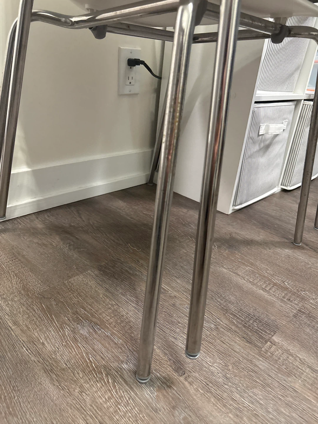 PICKUP TODAY/TOMORROW MORNING: white ikea chairs - photo 2