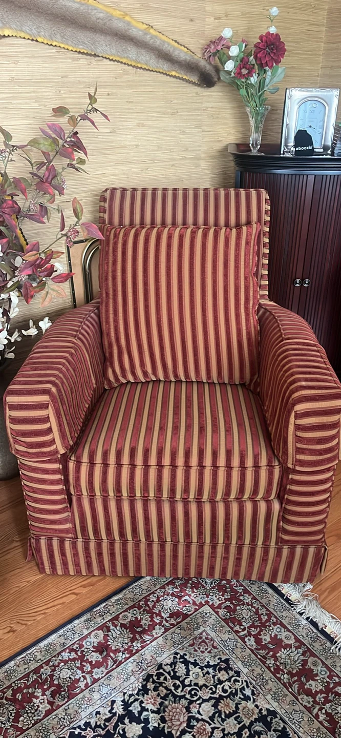 Carlton House Traditions Armchairs – Pair – Mint Condition