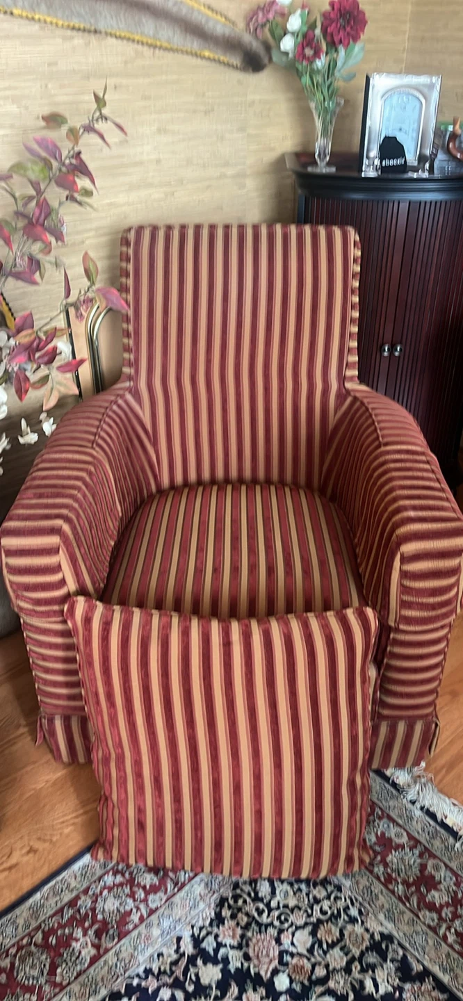 Carlton House Traditions Armchairs – Pair – Mint Condition - photo 3