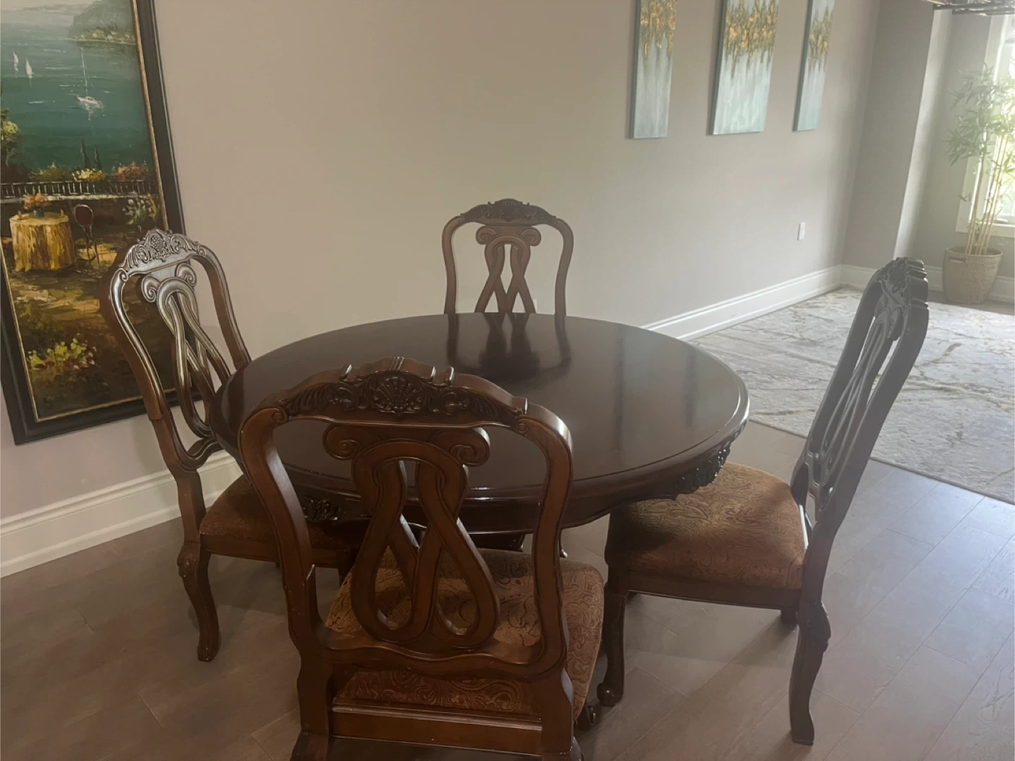 Round Dining Table with 4 Chairs