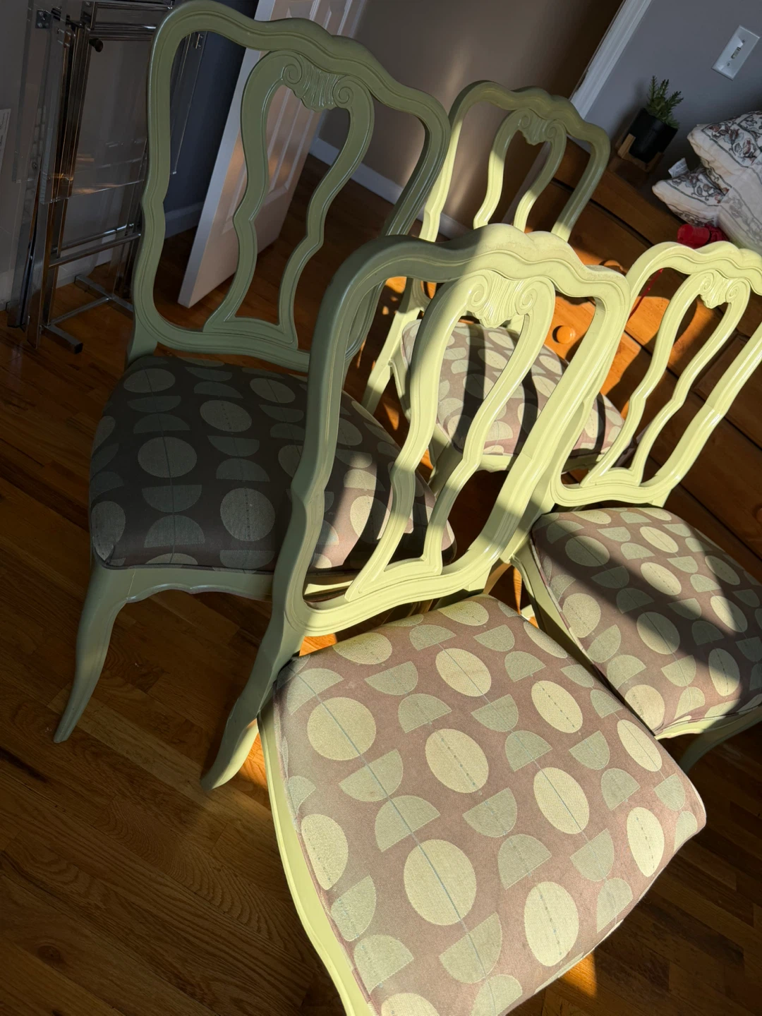 Set of 4 French Provincial Style Dining Chairs - photo 2