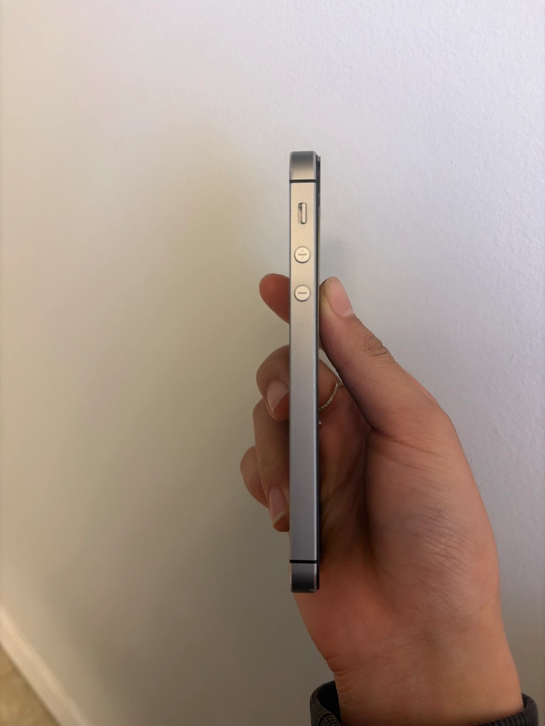 Apple iPhone 5S - space gray - photo 3