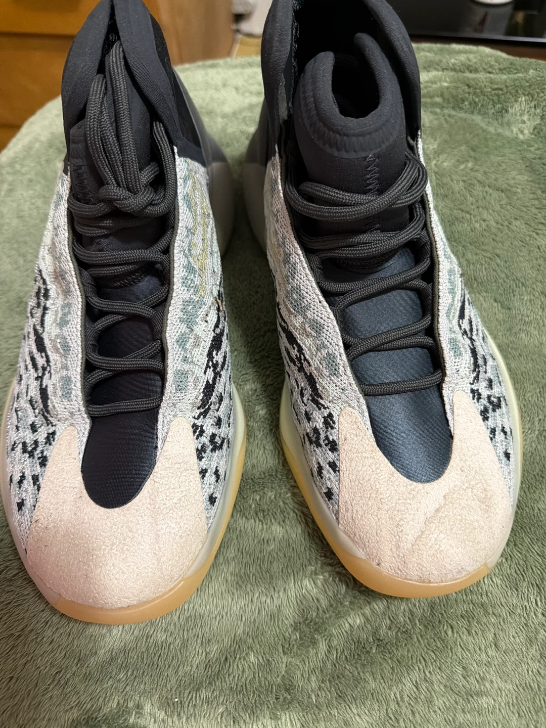 Adidas Yeezy QNTM Basketball Shoes Size 10 - photo 2