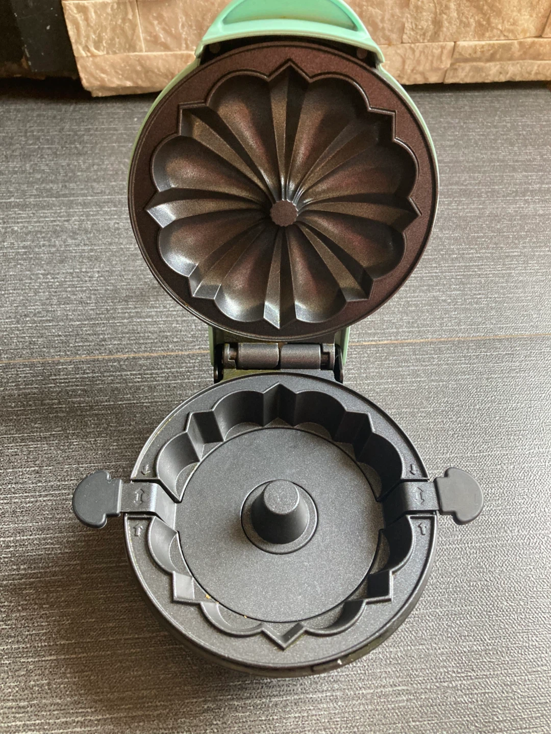 Mini Bundt Cake Maker - photo 2