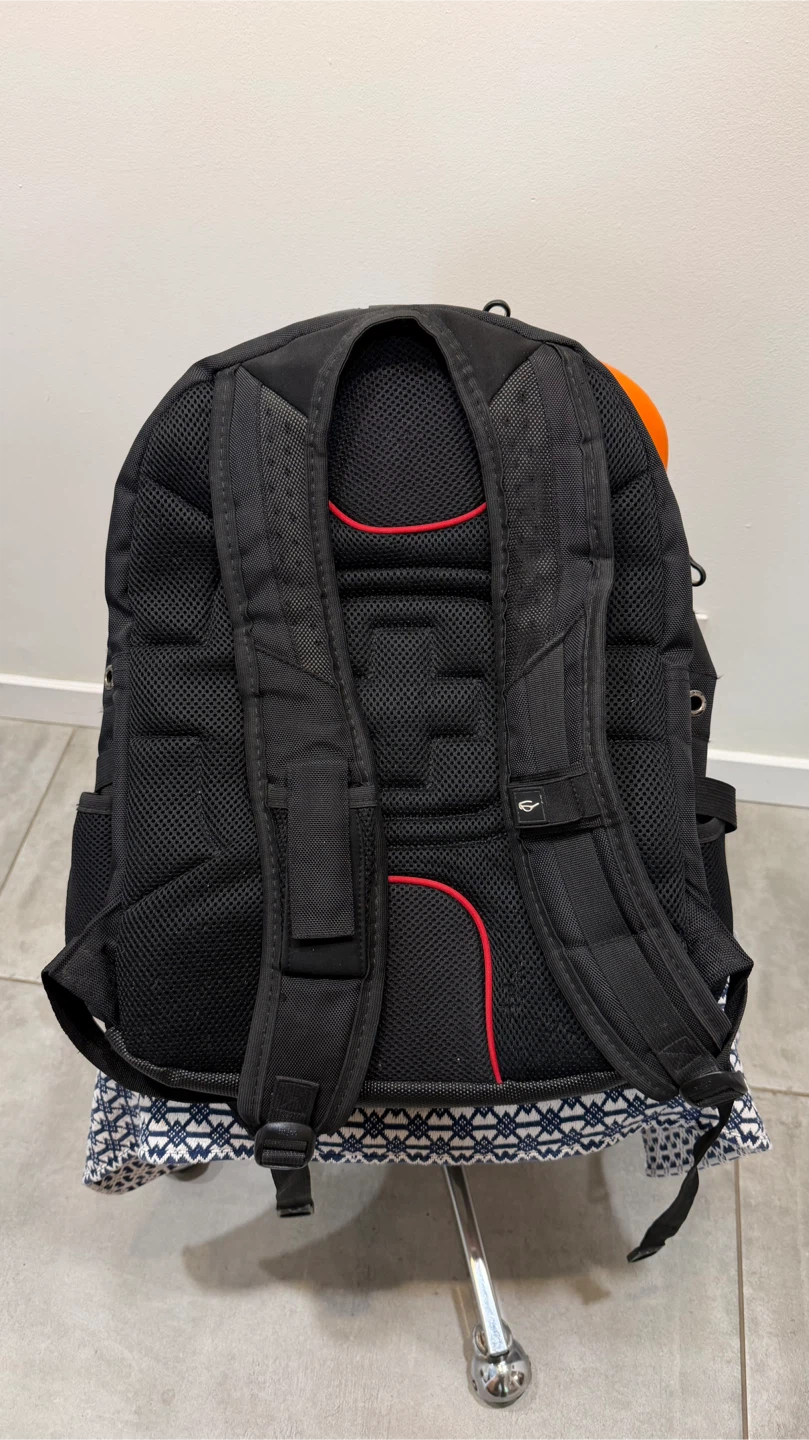 Black Swiss Gear Backpack - photo 2