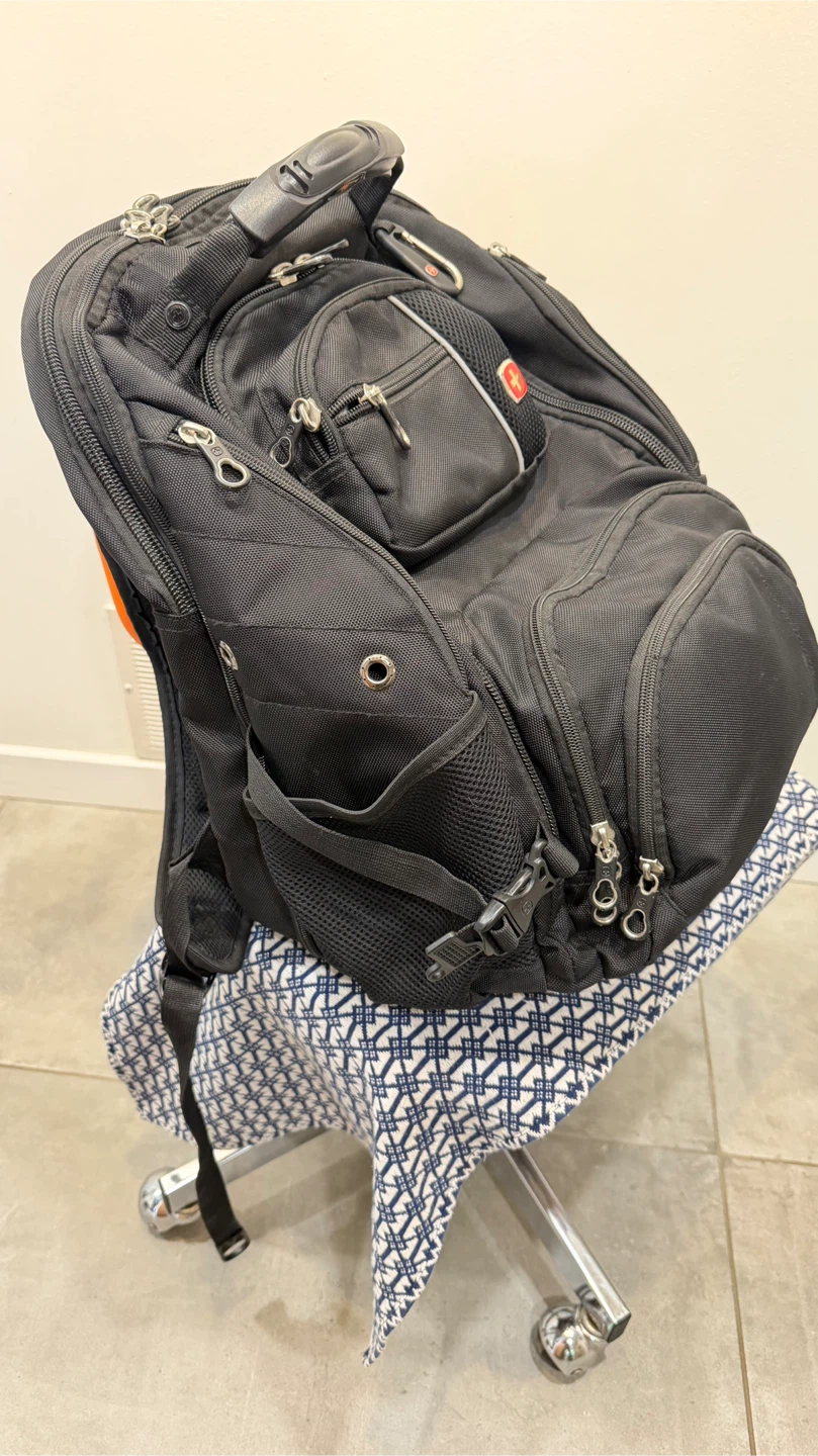 Black Swiss Gear Backpack - photo 5