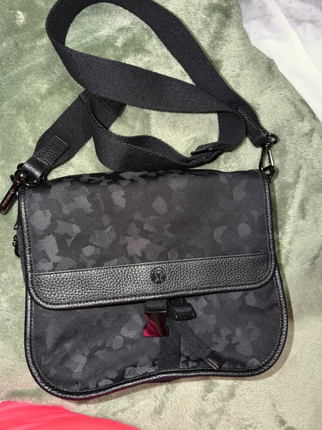 Lululemon Black Camo Crossbody Bag - photo 3