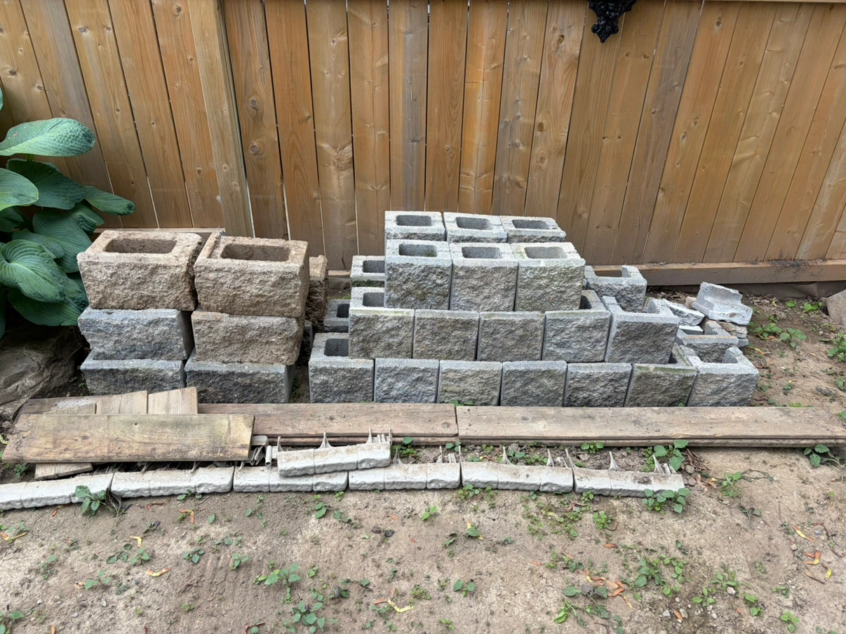 Retaining wall blocks