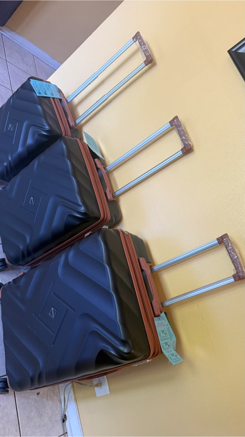Rosamo Black Hardshell Luggage Set