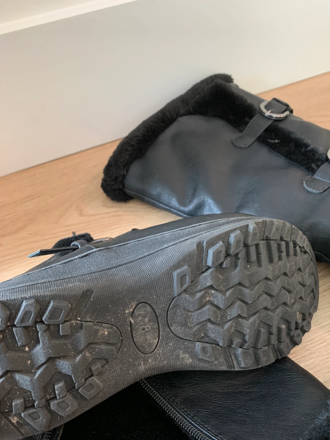 Black Winter Boots size 8 - photo 3