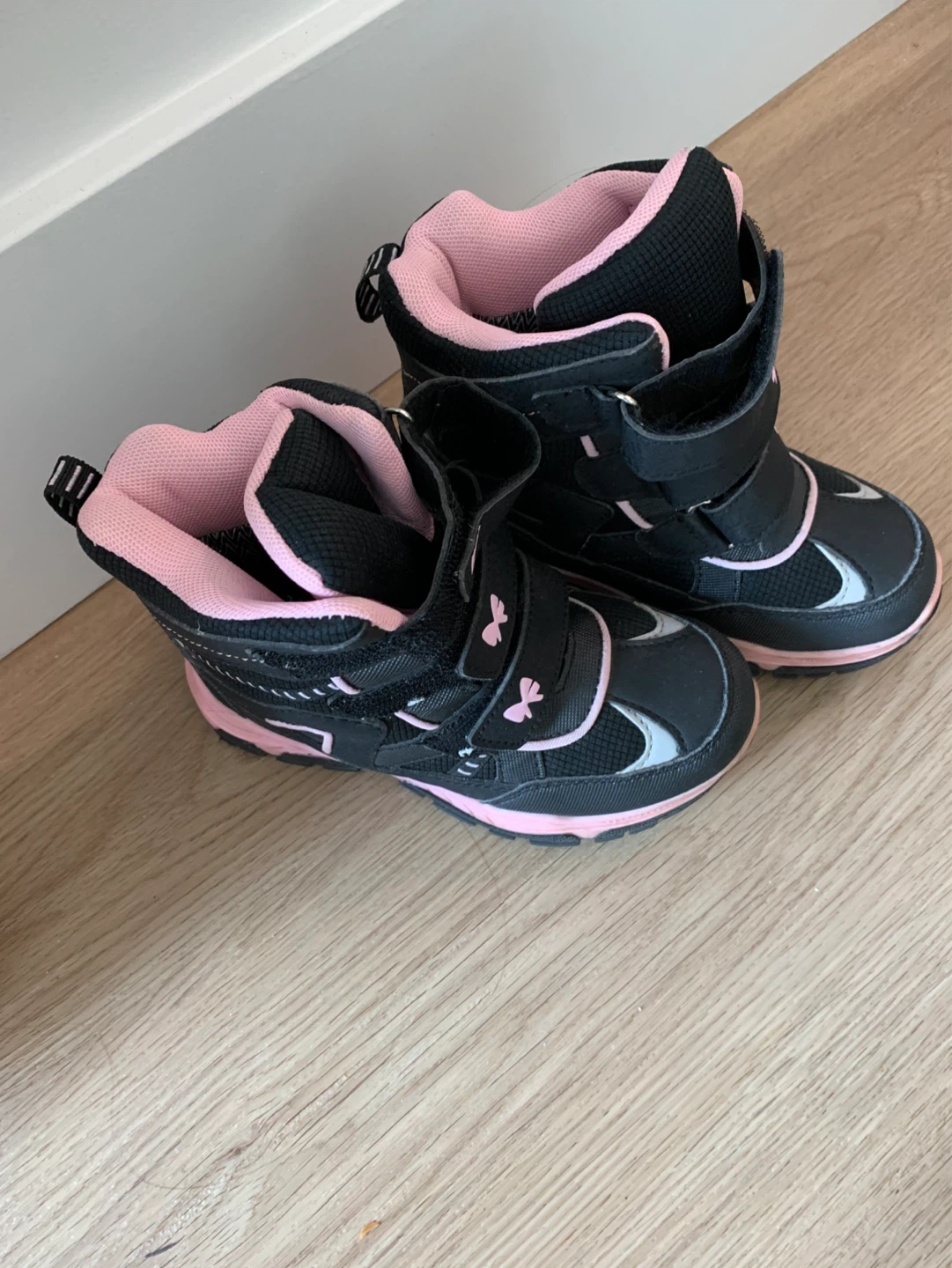 Black and pink child's winter boots
