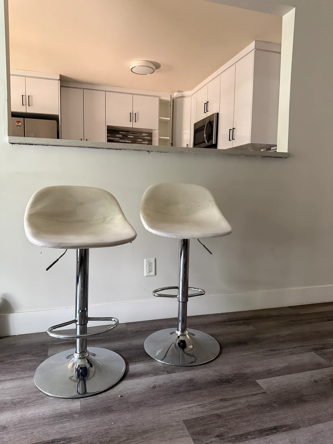 2 island chairs