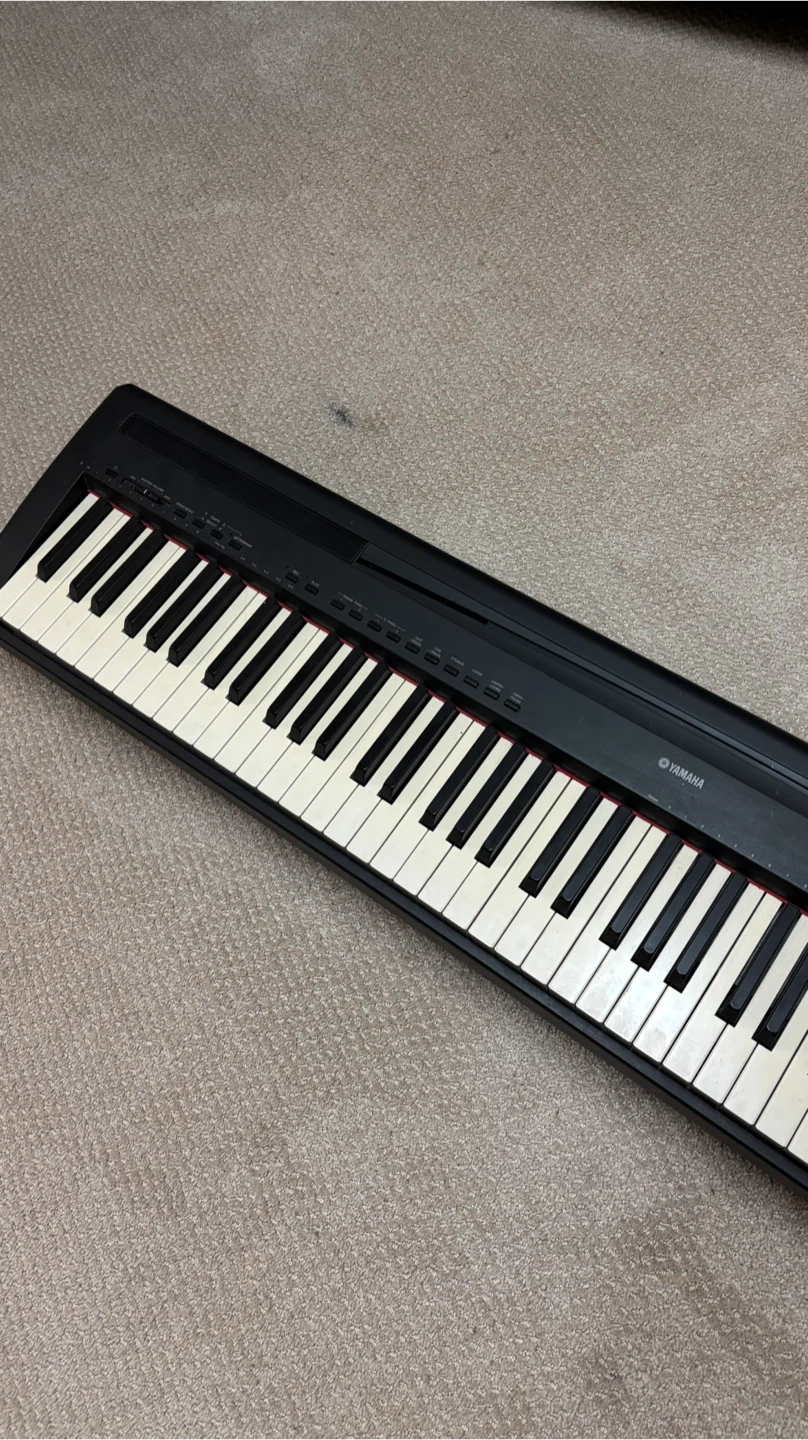 Yamaha P-95B Piano