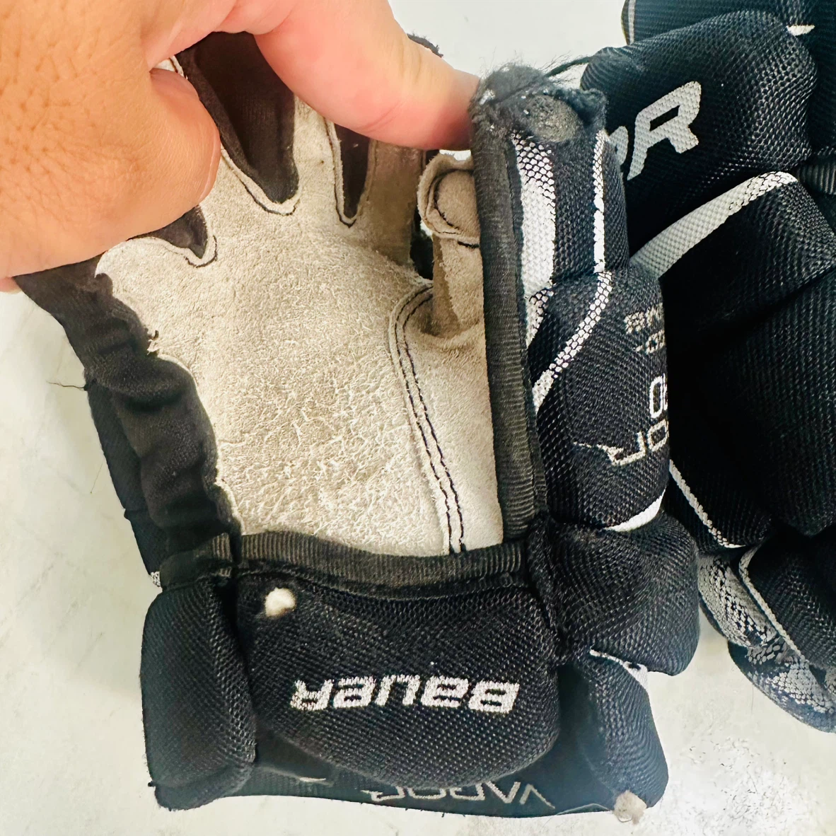 9” Bauer Vapor Pro Youth Hockey Gloves - photo 3