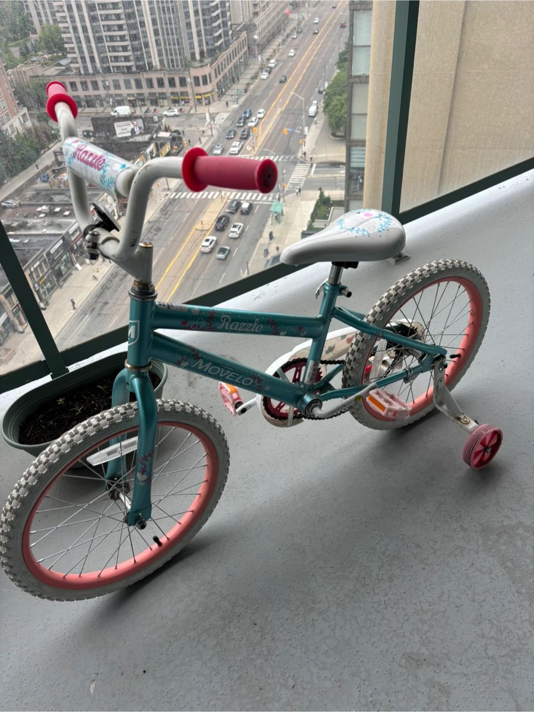 Movelo Razzle Kids Bike with Training Wheels - photo 3