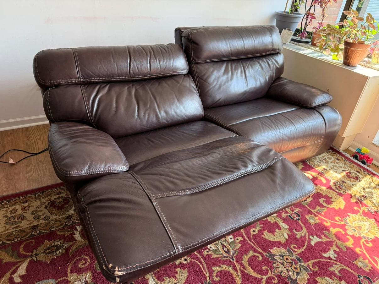 Selling Recliner - photo 2