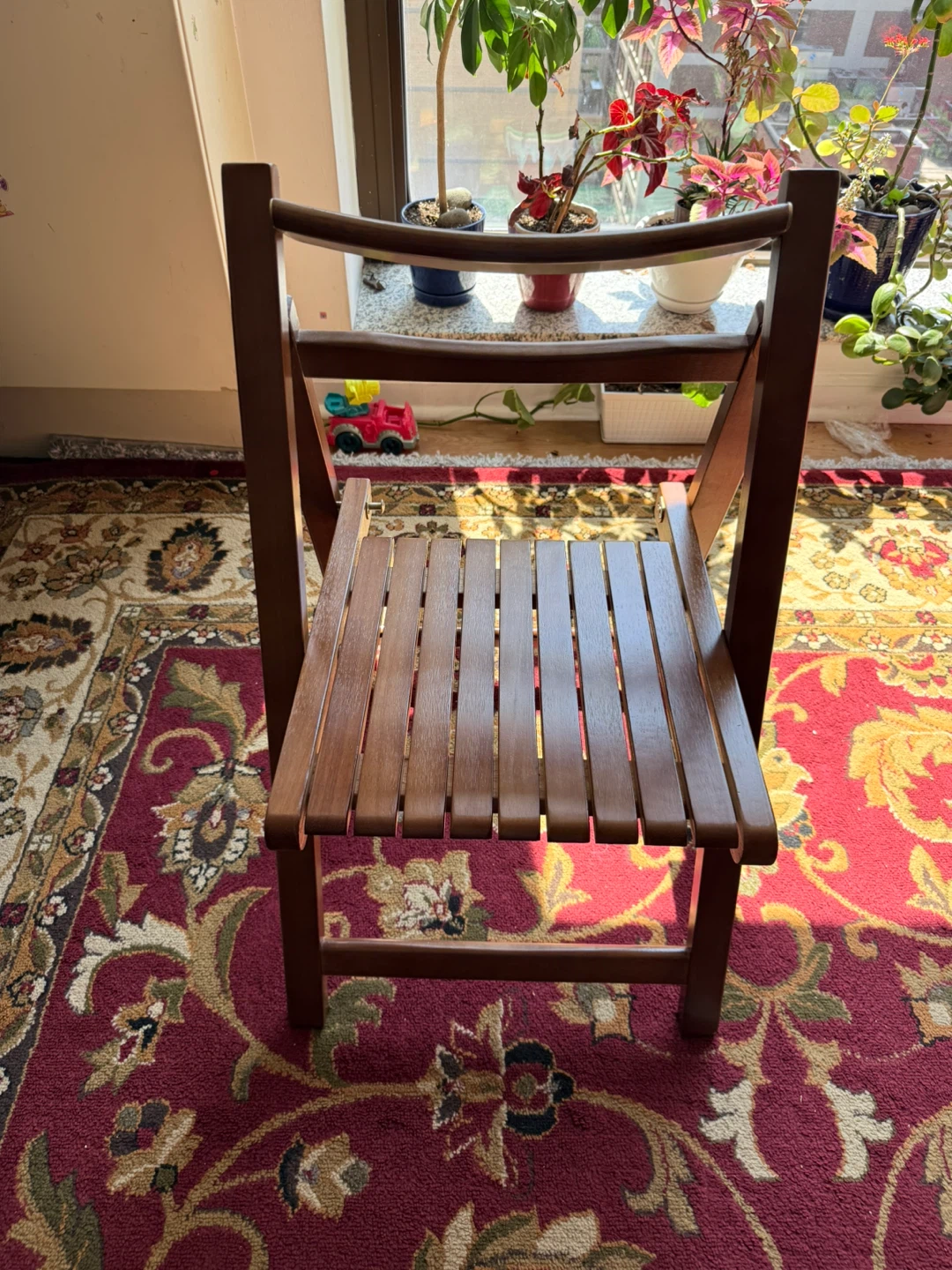 Selling 4 foldable wooden chairs