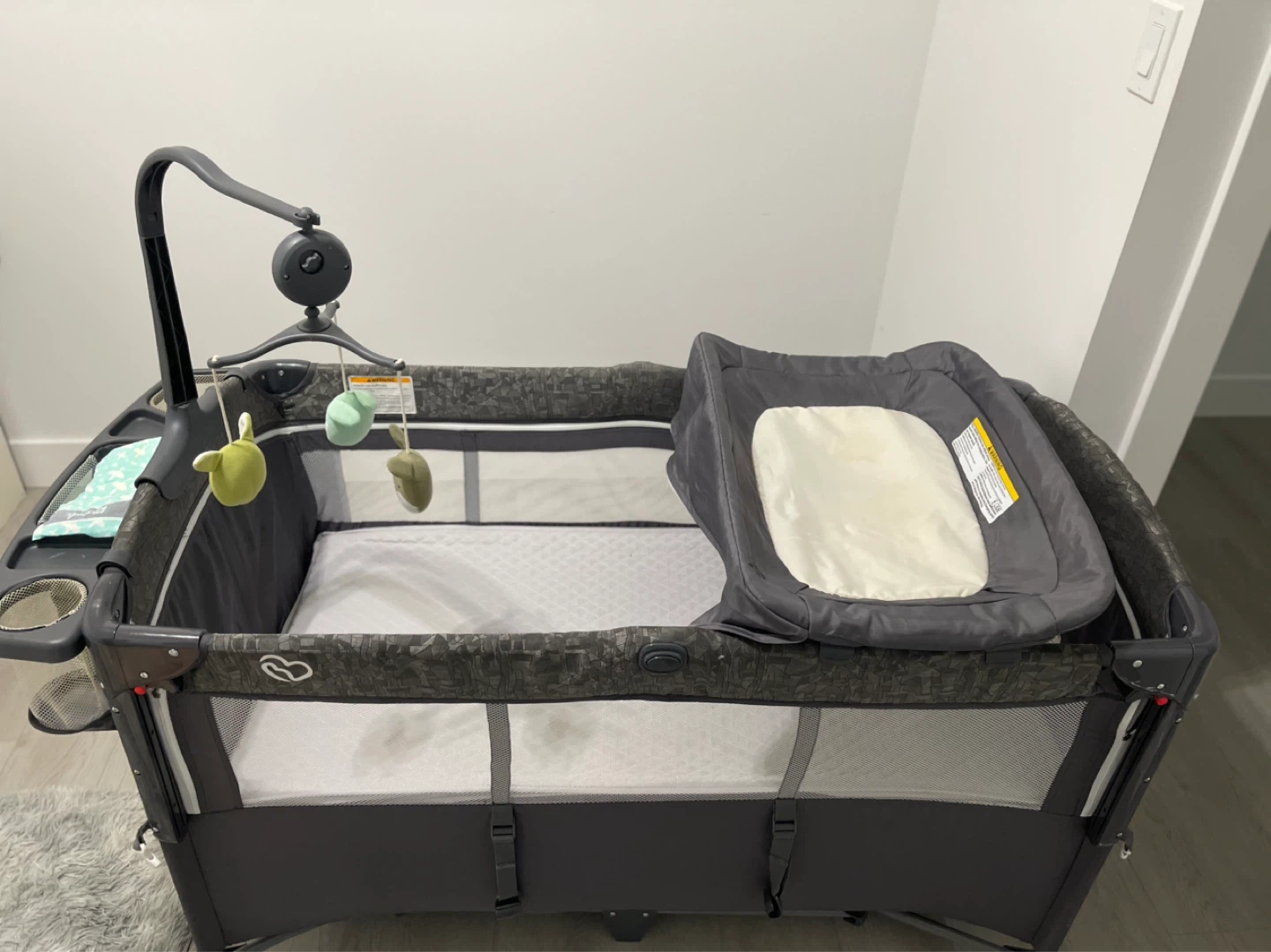 Infantino Playard with Mobile and Bassinet