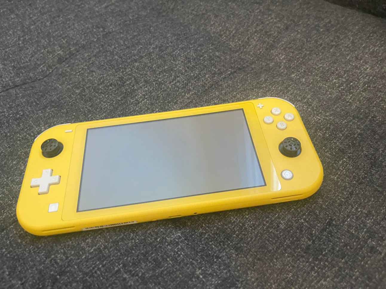 Nintendo Switch Lite Yellow Console + Mario Kart 8 Deluxe Game - photo 2