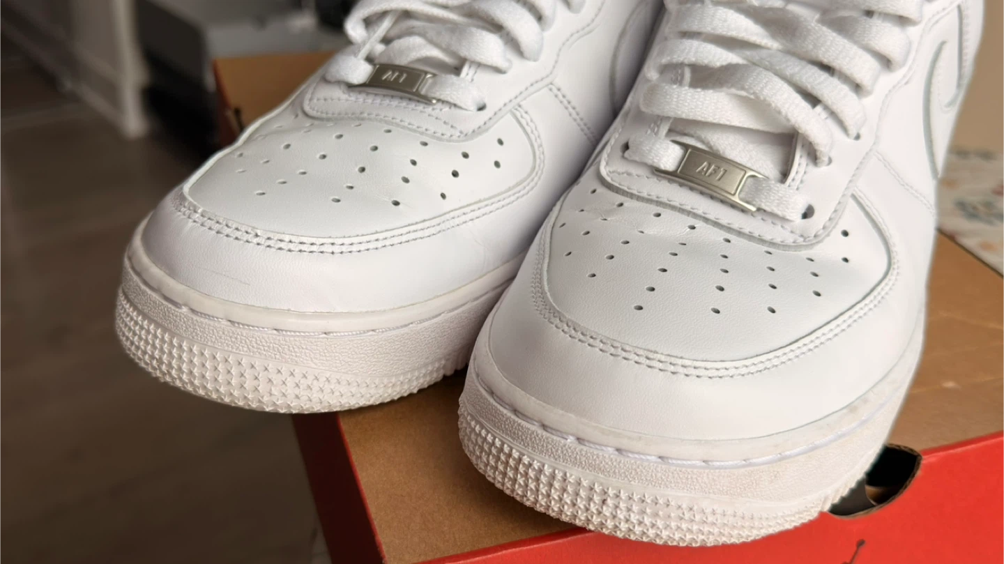Nike Air Force 1 '07 White Leather Sneakers 10 US - photo 3